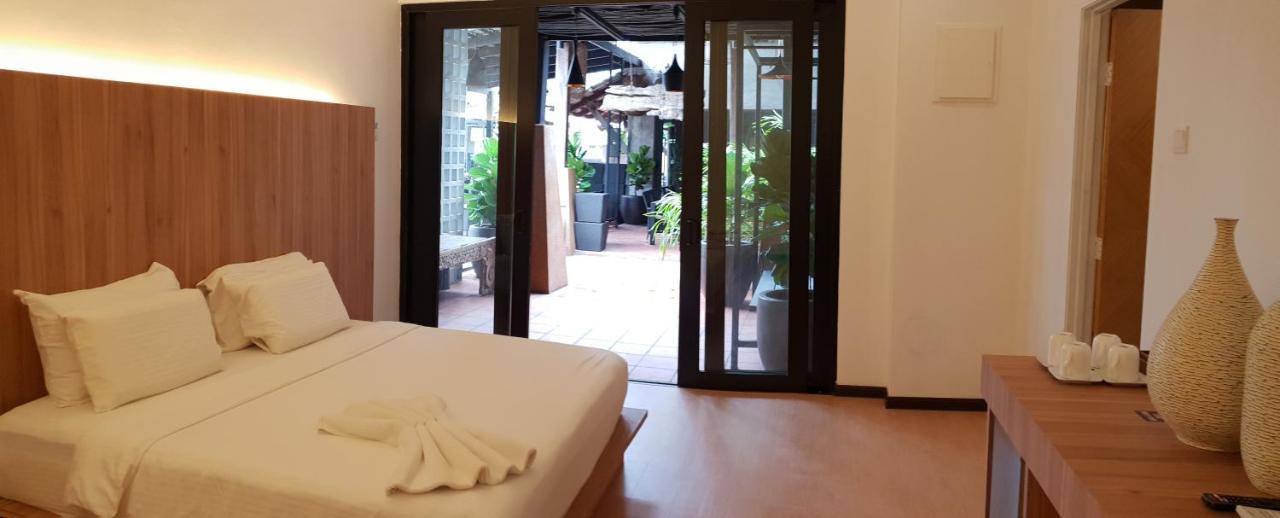 Lot 33 Boutique Hotel Pantai Cenang  Exterior photo